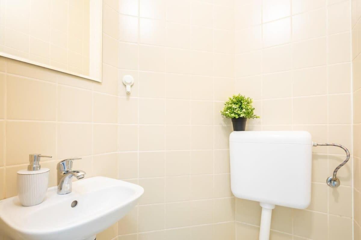 Convenient 2-Room Central Apartment Budapest Eksteriør billede